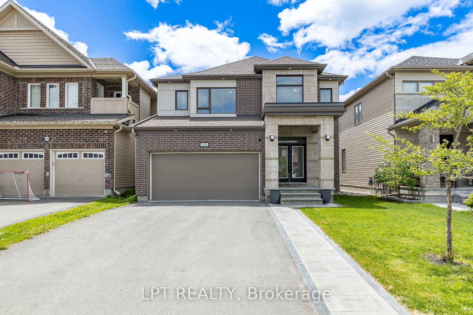 Front of 908 Pedigree Street