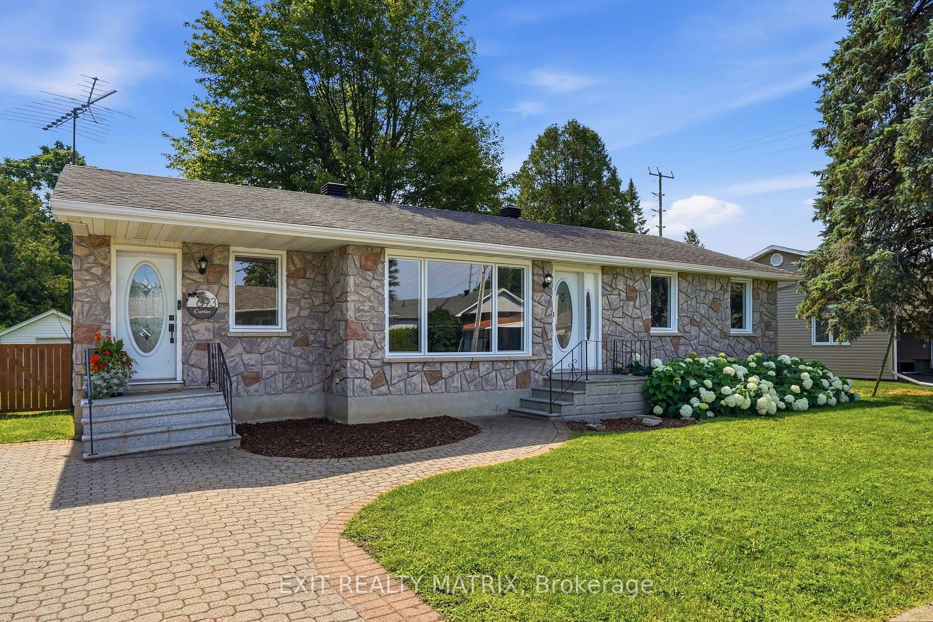 Photo 1 of 693 Cartier Street, Casselman, Casselman — HOMEH
