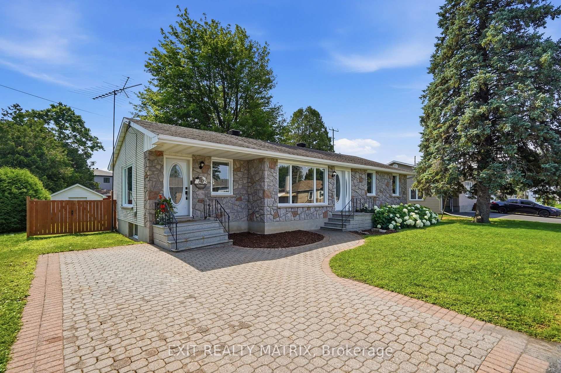 Photo 2 of 693 Cartier Street, Casselman, Casselman — HOMEH