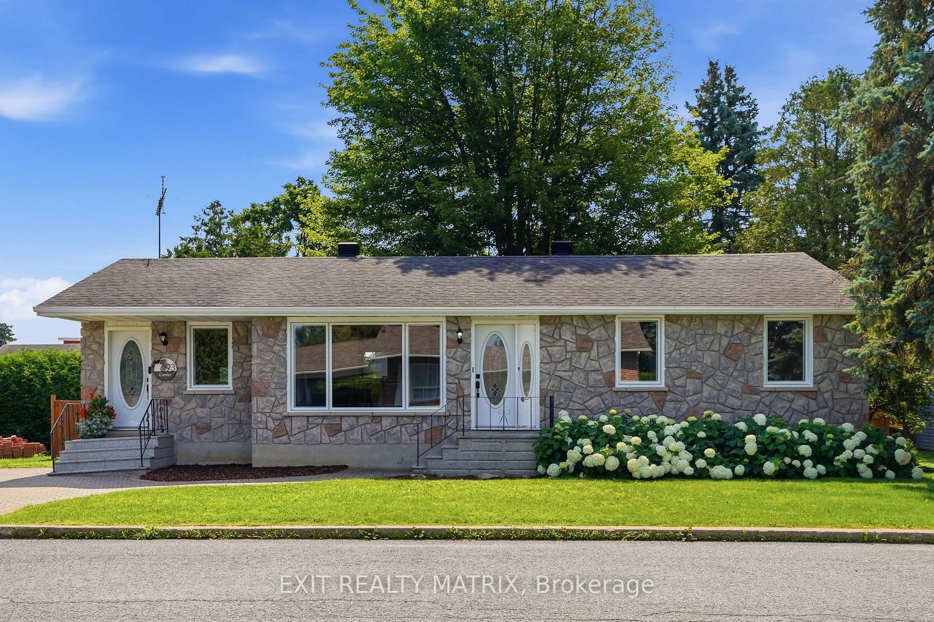 Photo 3 of 693 Cartier Street, Casselman, Casselman — HOMEH