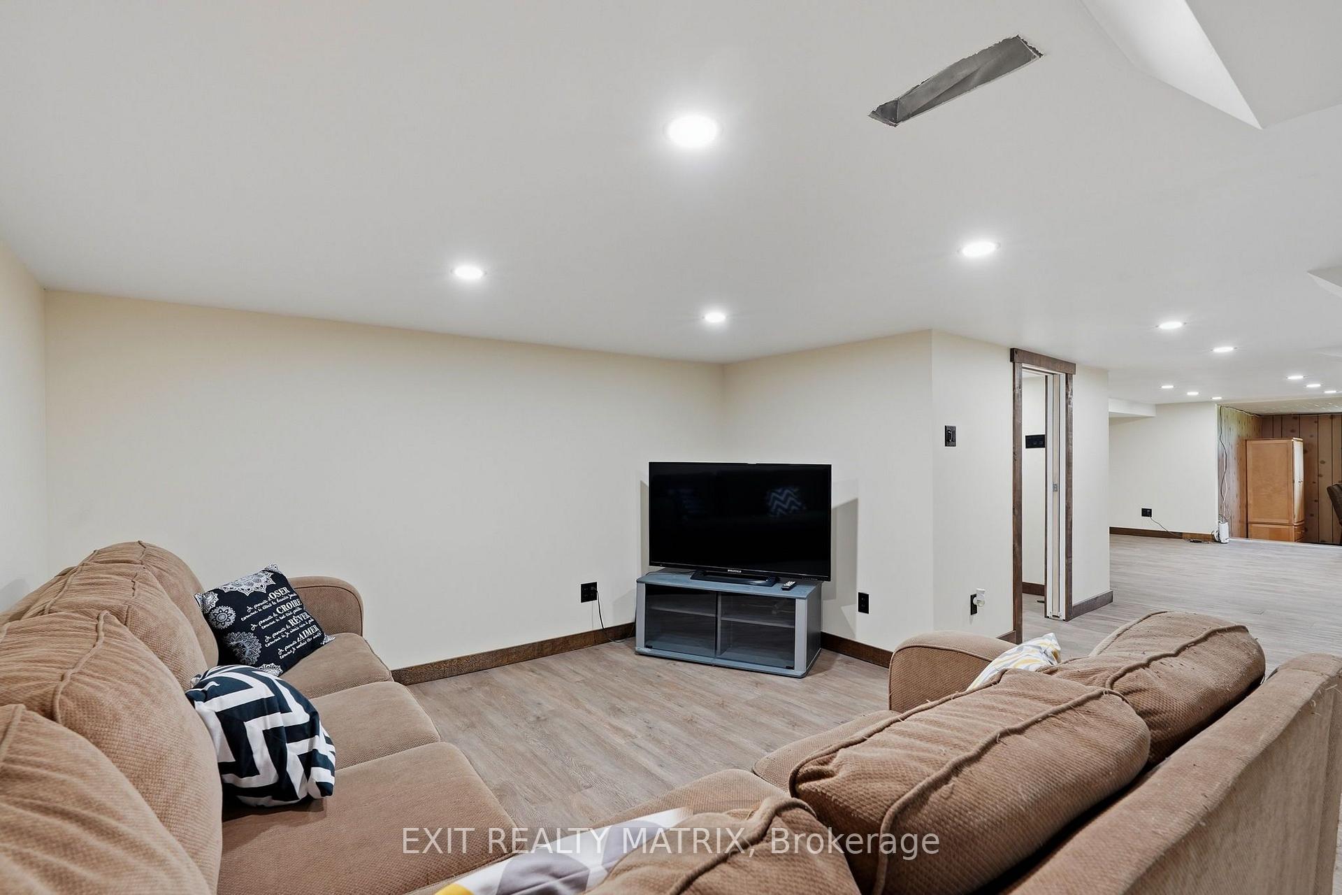 Photo 26 of 693 Cartier Street, Casselman, Casselman — HOMEH