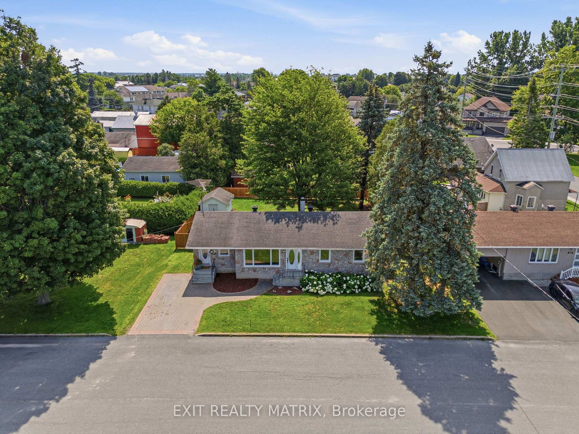 Photo 33 of 693 Cartier Street, Casselman, Casselman — HOMEH