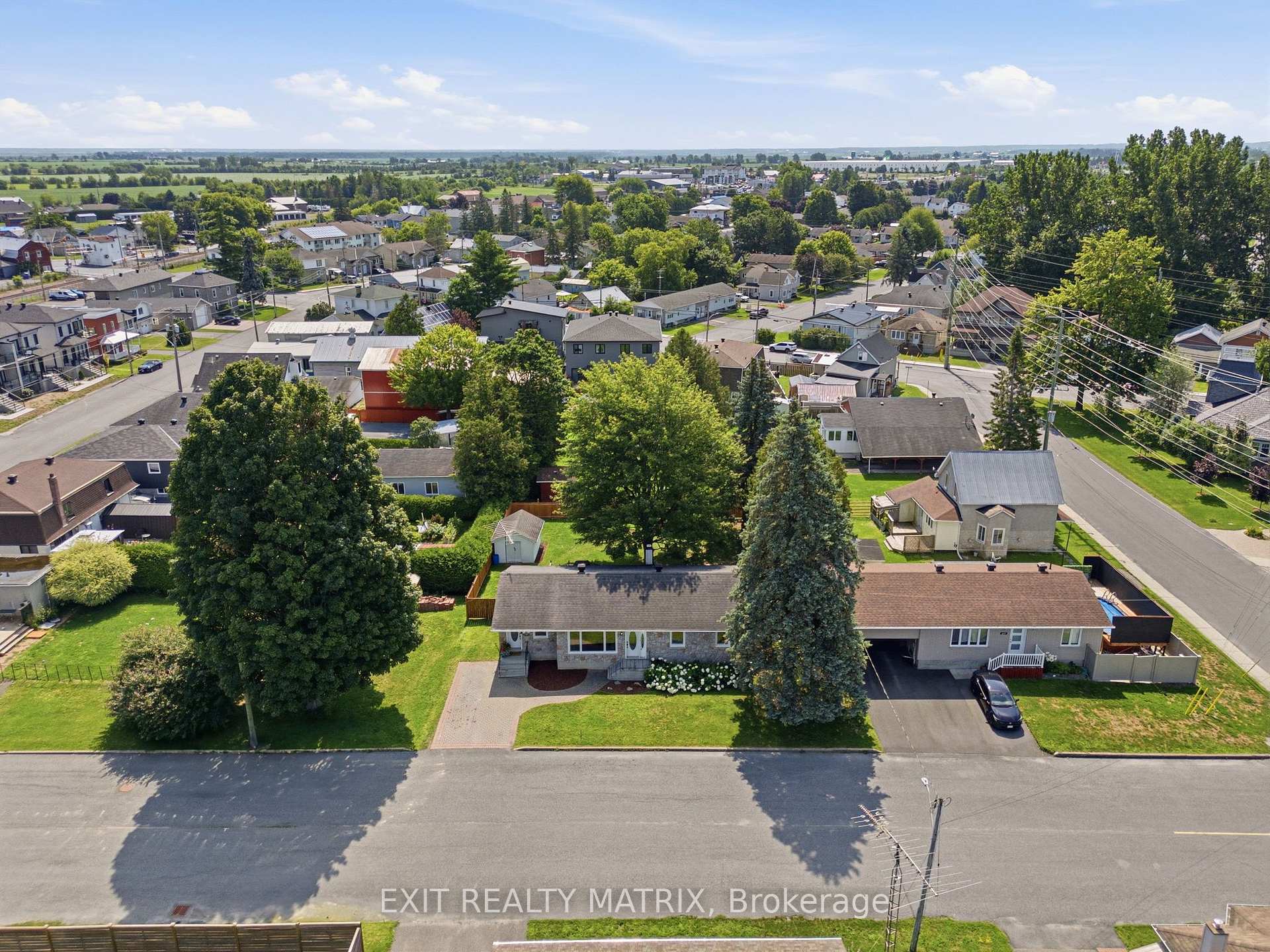 Photo 34 of 693 Cartier Street, Casselman, Casselman — HOMEH