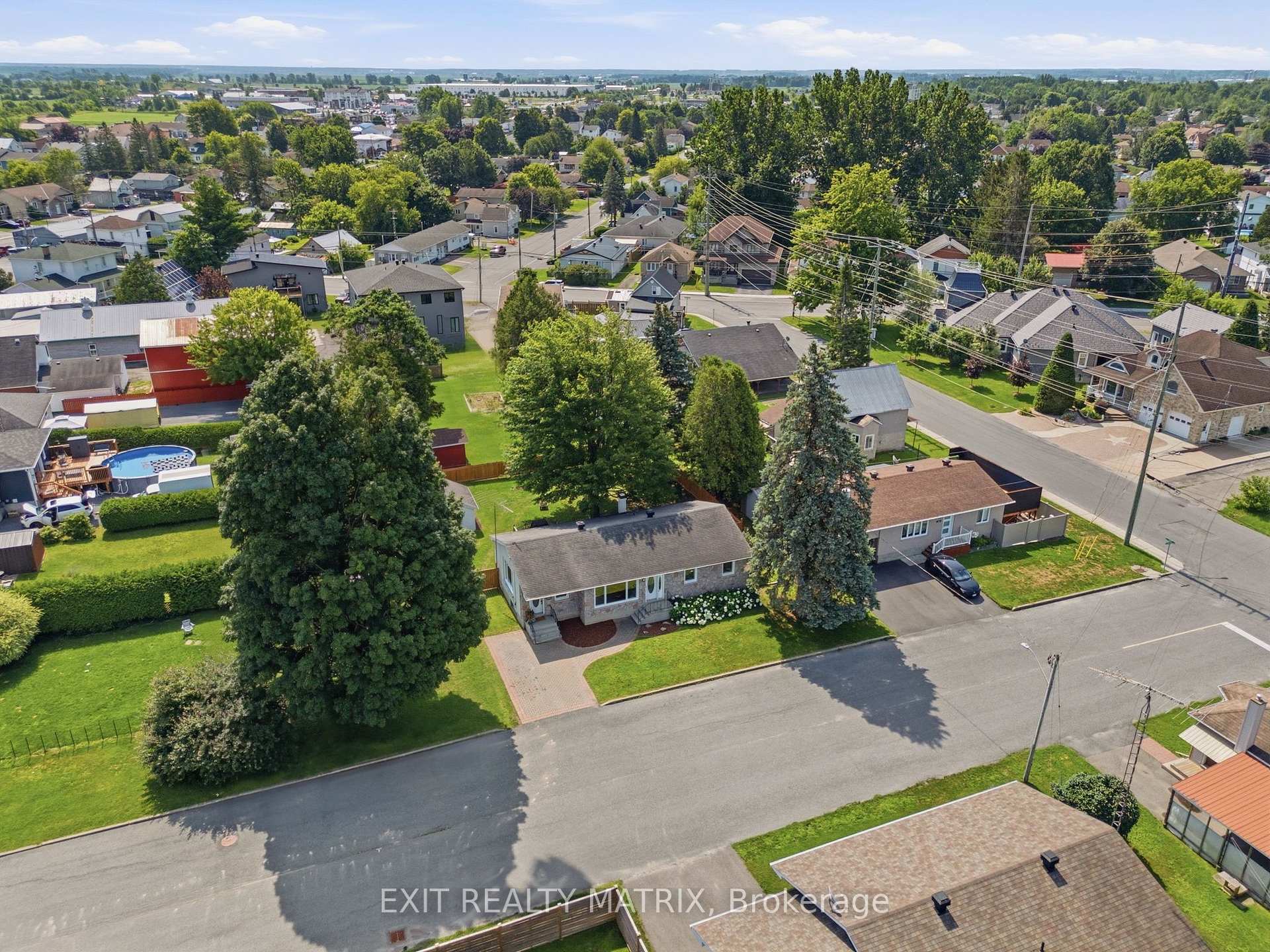 Photo 35 of 693 Cartier Street, Casselman, Casselman — HOMEH