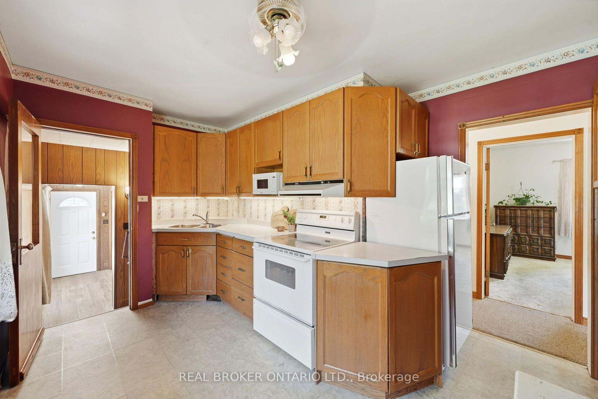 Photo 6 of 158 Diagonal Road, North Huron, Wingham — HOMEH