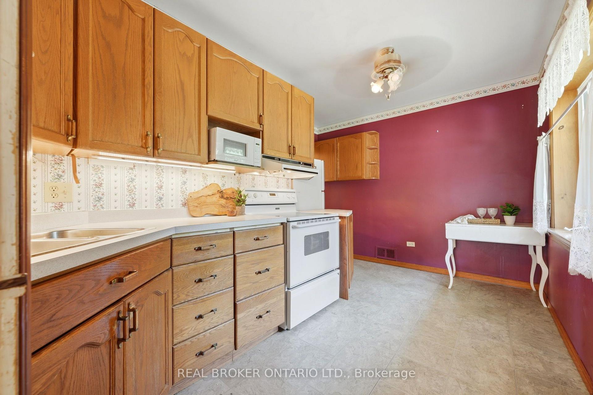 Photo 7 of 158 Diagonal Road, North Huron, Wingham — HOMEH