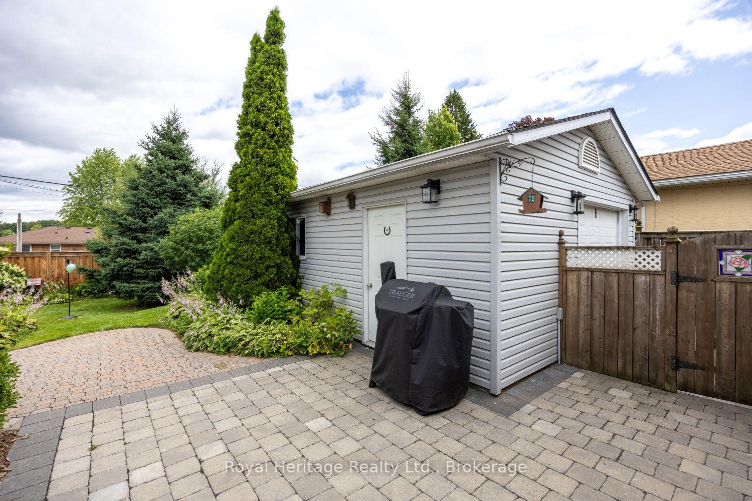 Photo 4 of 461 Gibbons Street, Oshawa, McLaughlin — HOMEH