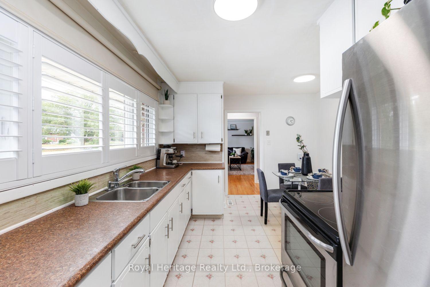Photo 6 of 461 Gibbons Street, Oshawa, McLaughlin — HOMEH