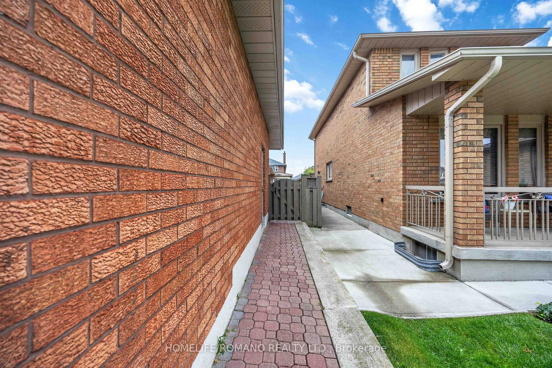 Photo 4 of Unit Bsmt, 61 Gas Light Crescent, Vaughan, East Woodbridge — HOMEH