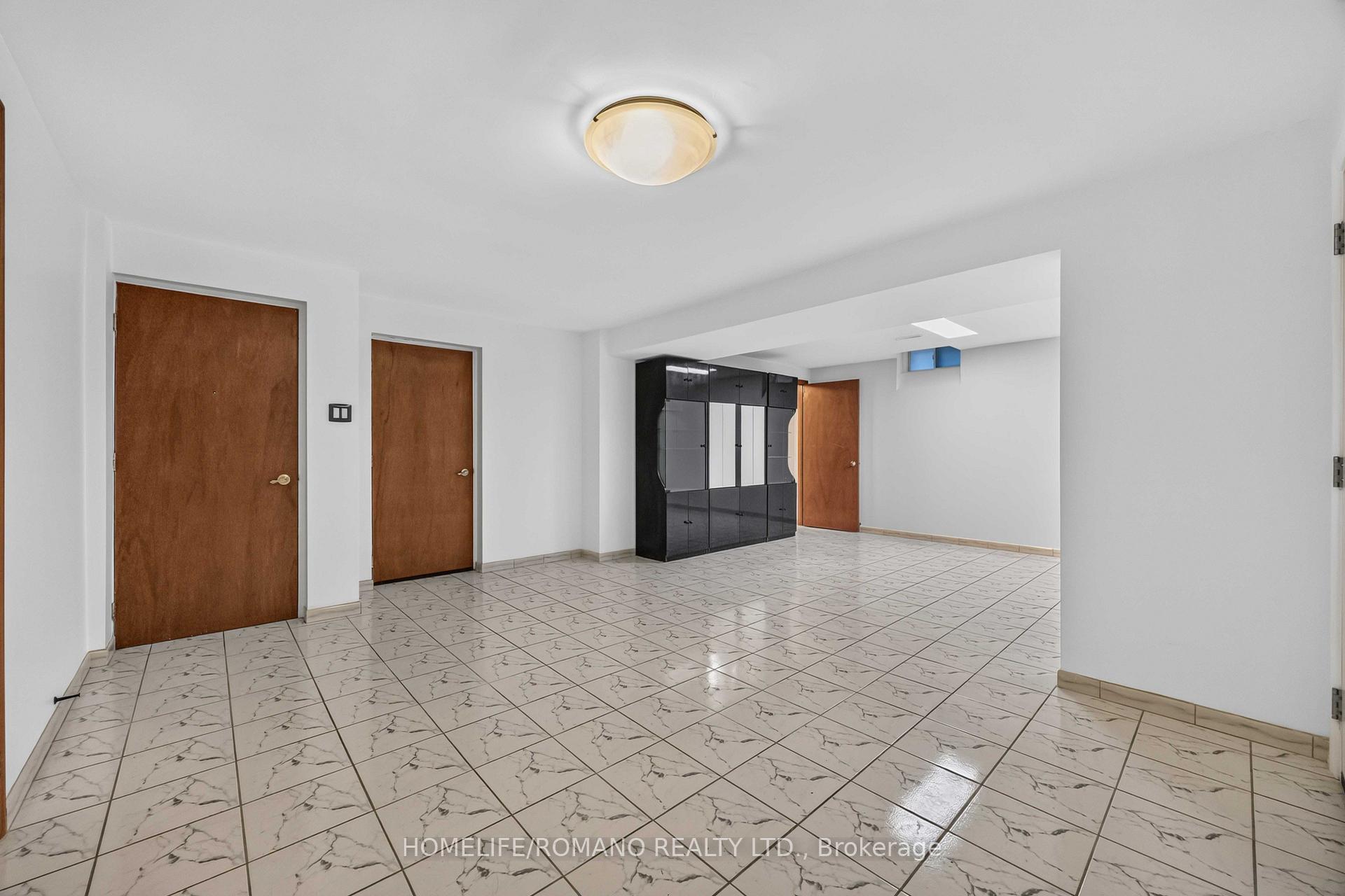 Photo 10 of Unit Bsmt, 61 Gas Light Crescent, Vaughan, East Woodbridge — HOMEH