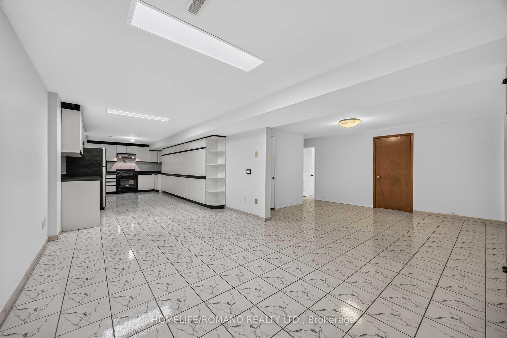 Photo 14 of Unit Bsmt, 61 Gas Light Crescent, Vaughan, East Woodbridge — HOMEH