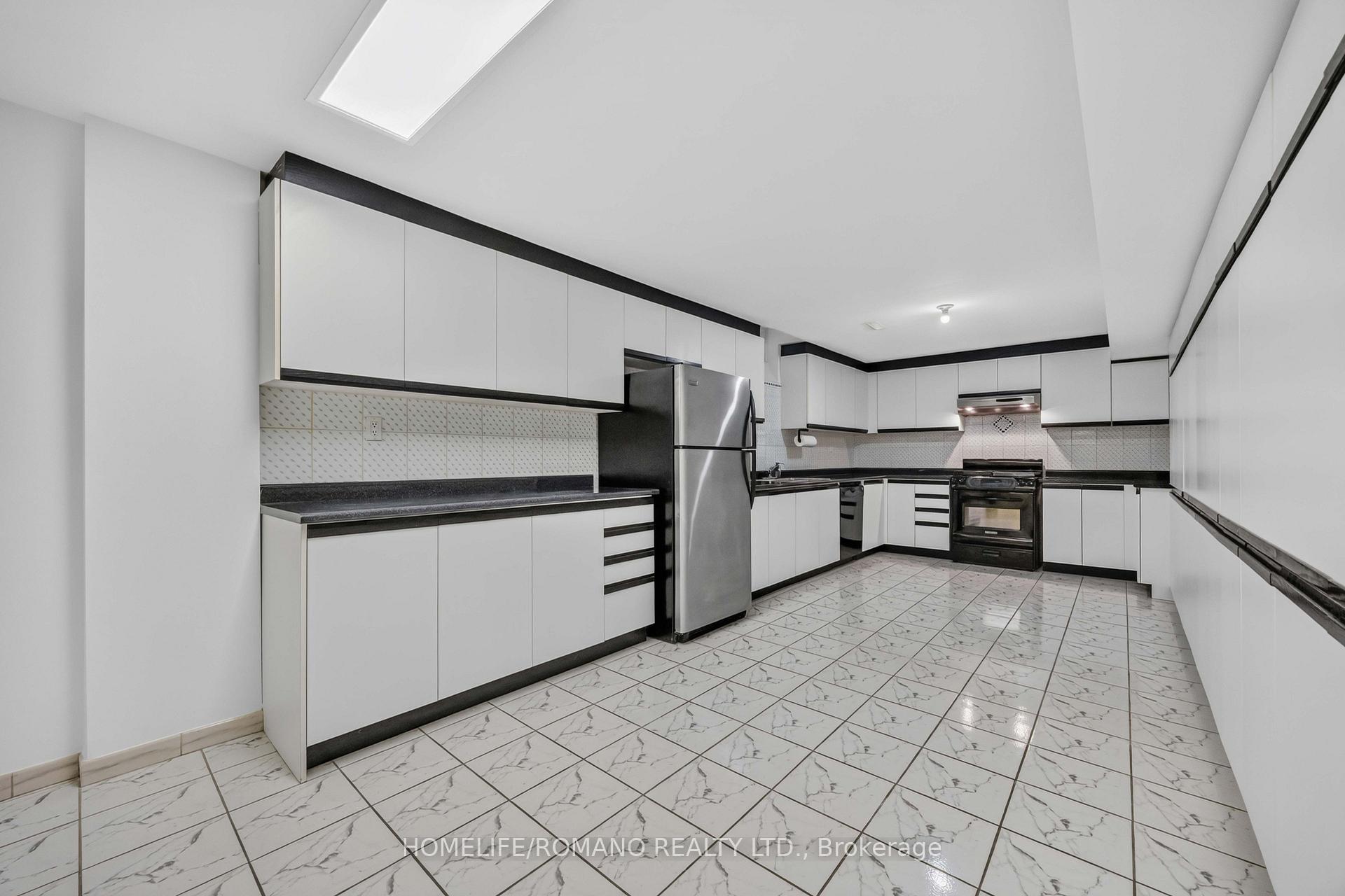 Photo 15 of Unit Bsmt, 61 Gas Light Crescent, Vaughan, East Woodbridge — HOMEH