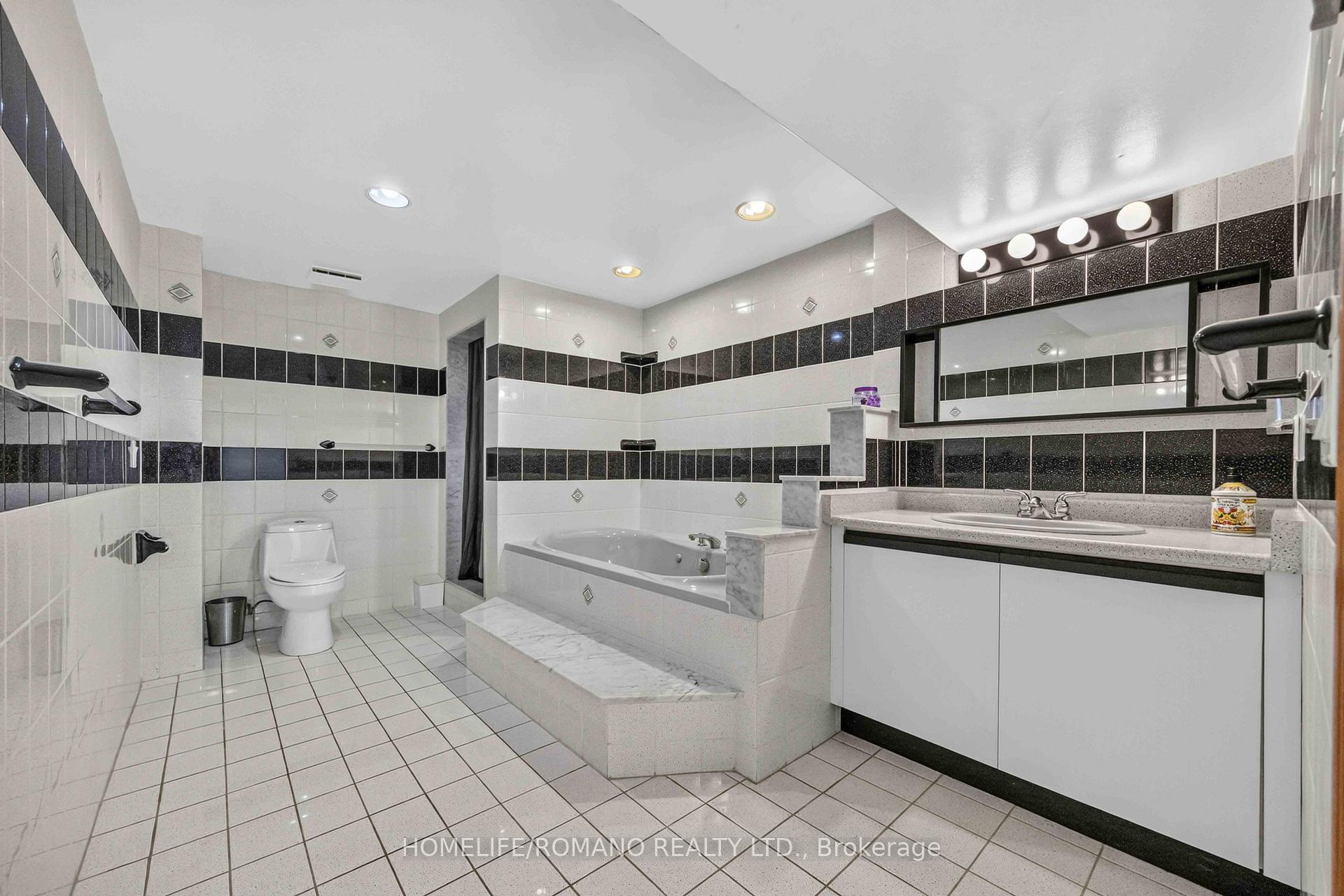 Photo 25 of Unit Bsmt, 61 Gas Light Crescent, Vaughan, East Woodbridge — HOMEH