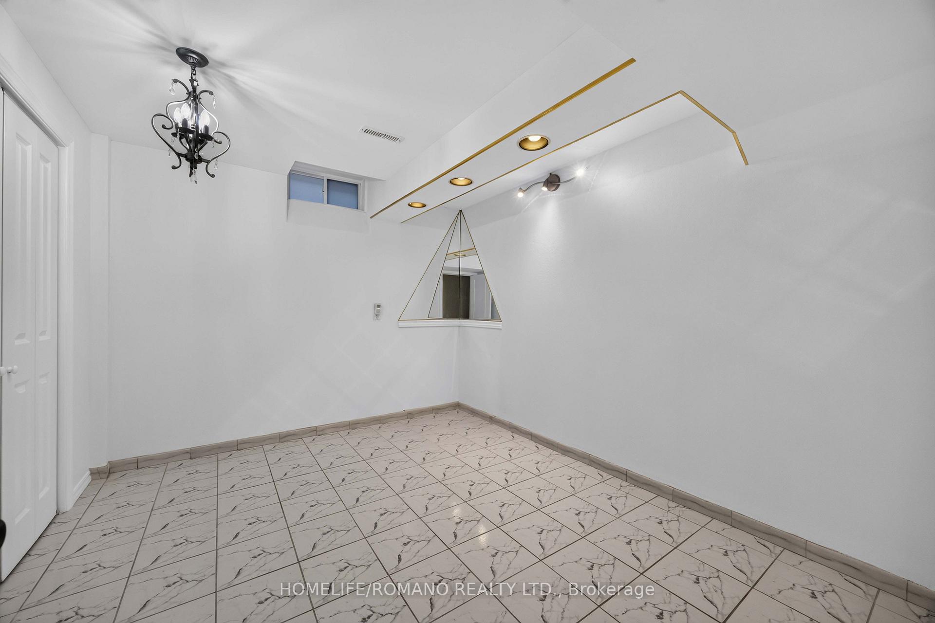 Photo 27 of Unit Bsmt, 61 Gas Light Crescent, Vaughan, East Woodbridge — HOMEH
