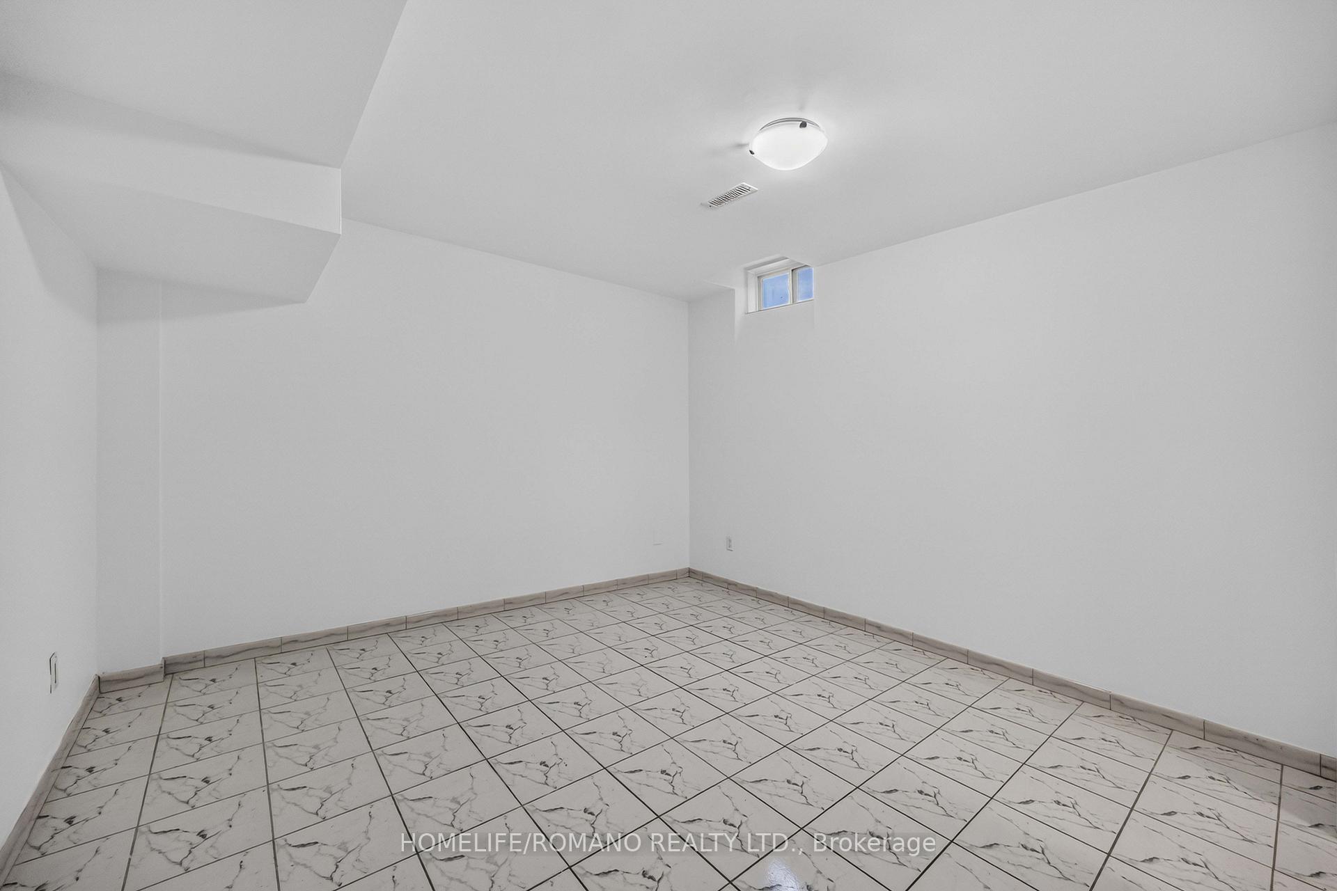 Photo 29 of Unit Bsmt, 61 Gas Light Crescent, Vaughan, East Woodbridge — HOMEH