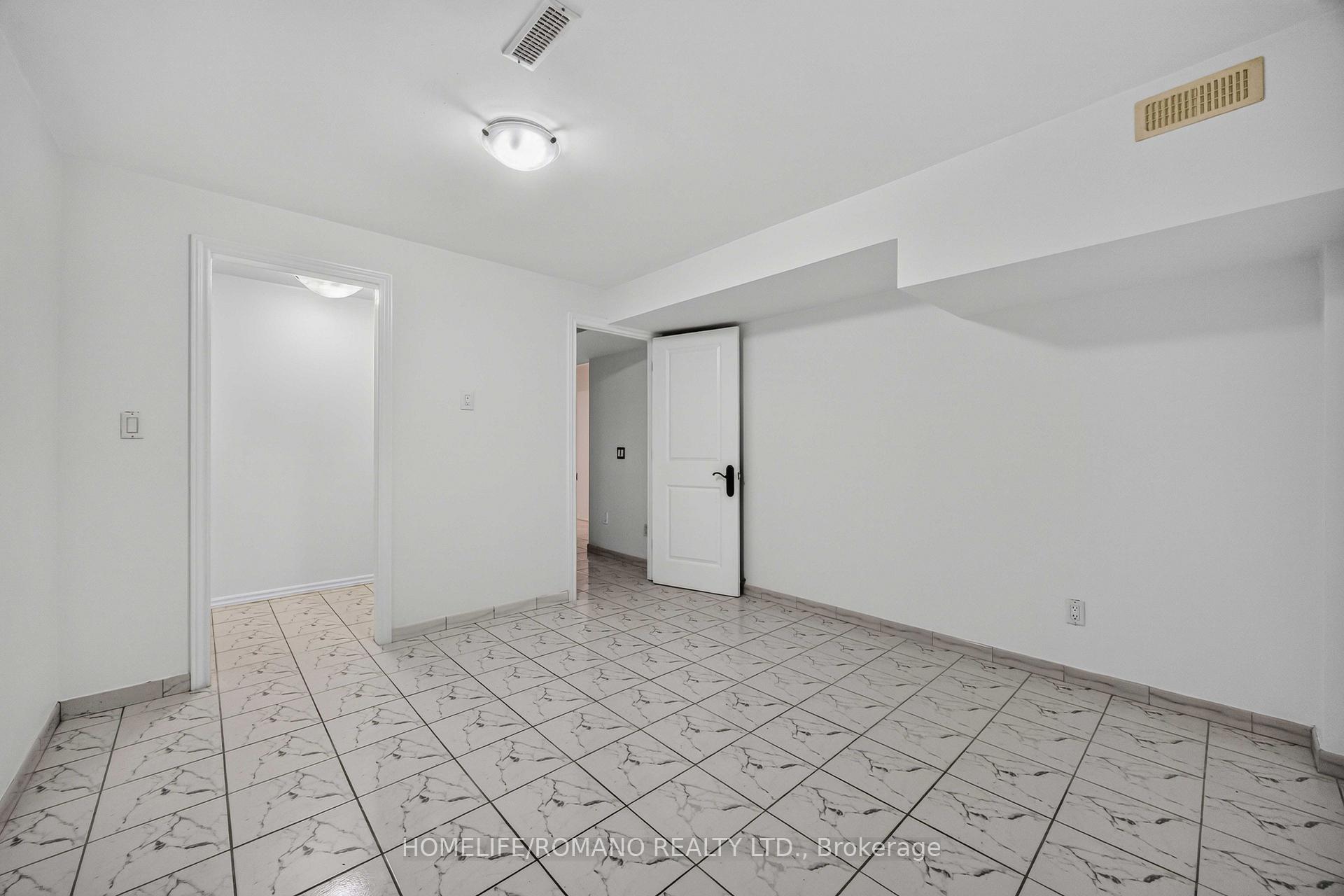 Photo 30 of Unit Bsmt, 61 Gas Light Crescent, Vaughan, East Woodbridge — HOMEH