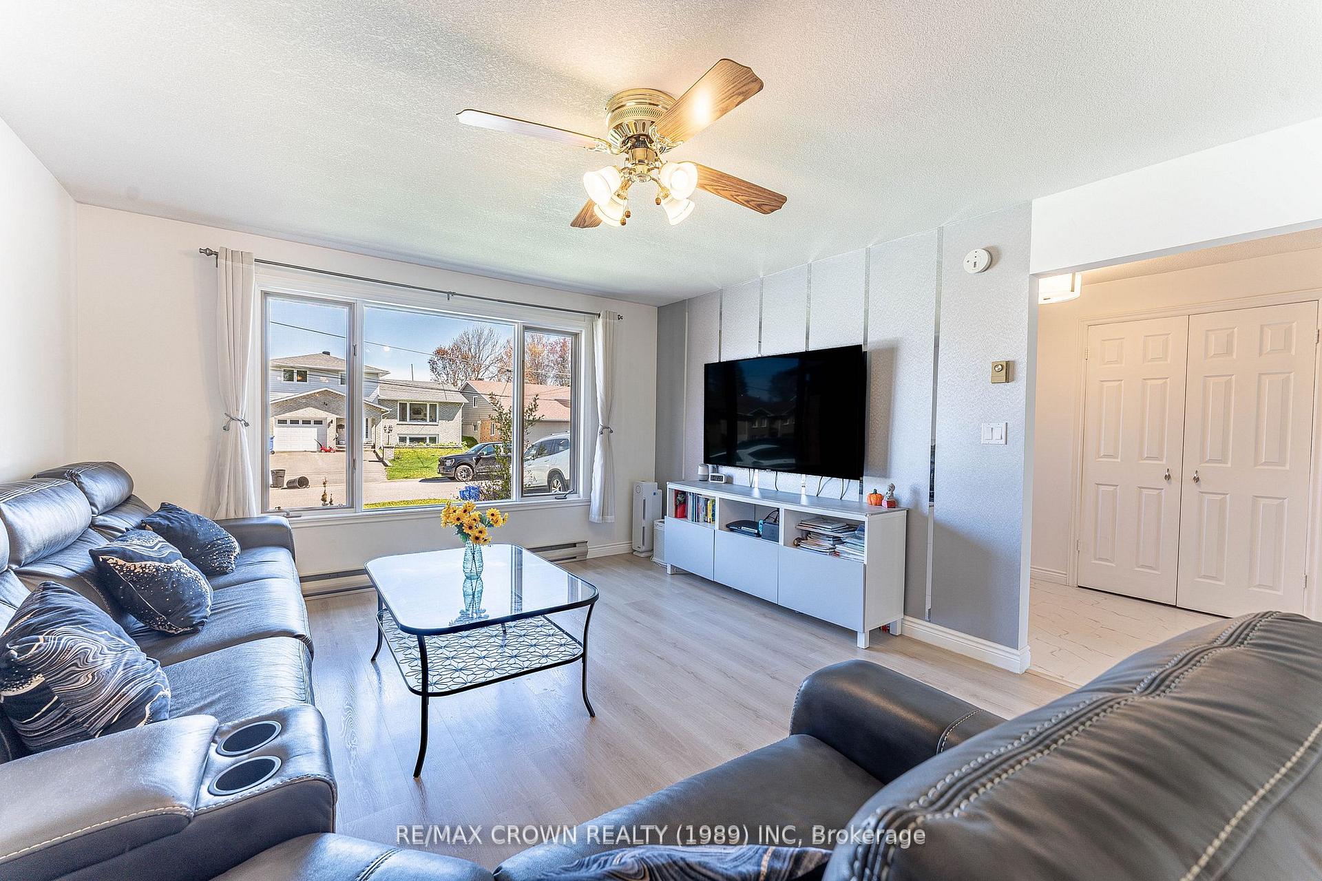Photo 3 of 53 Sable Crescent, North Bay, Birchaven — HOMEH