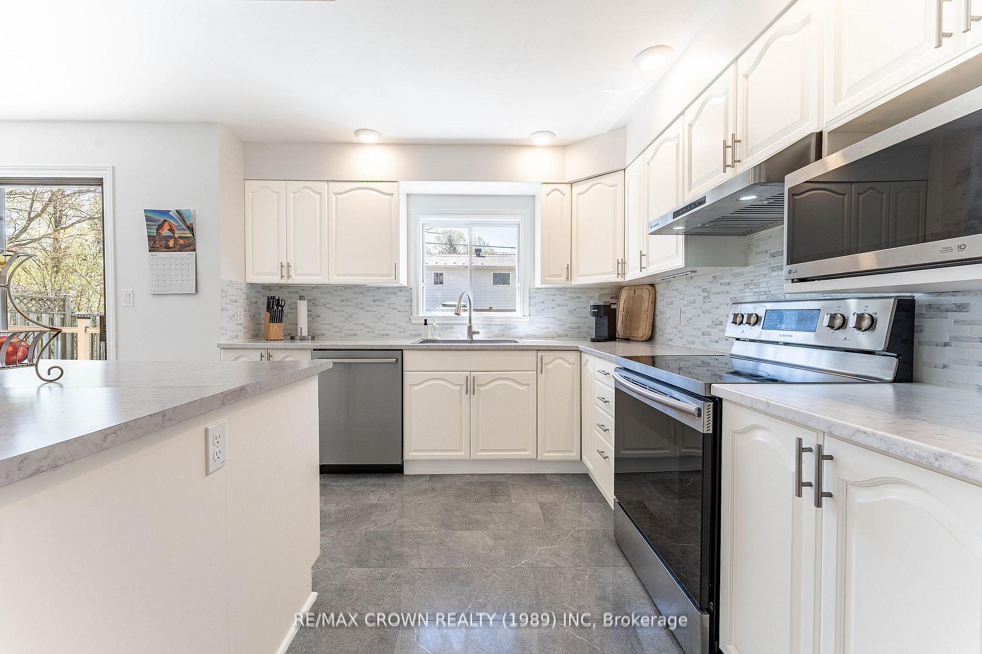 Photo 9 of 53 Sable Crescent, North Bay, Birchaven — HOMEH