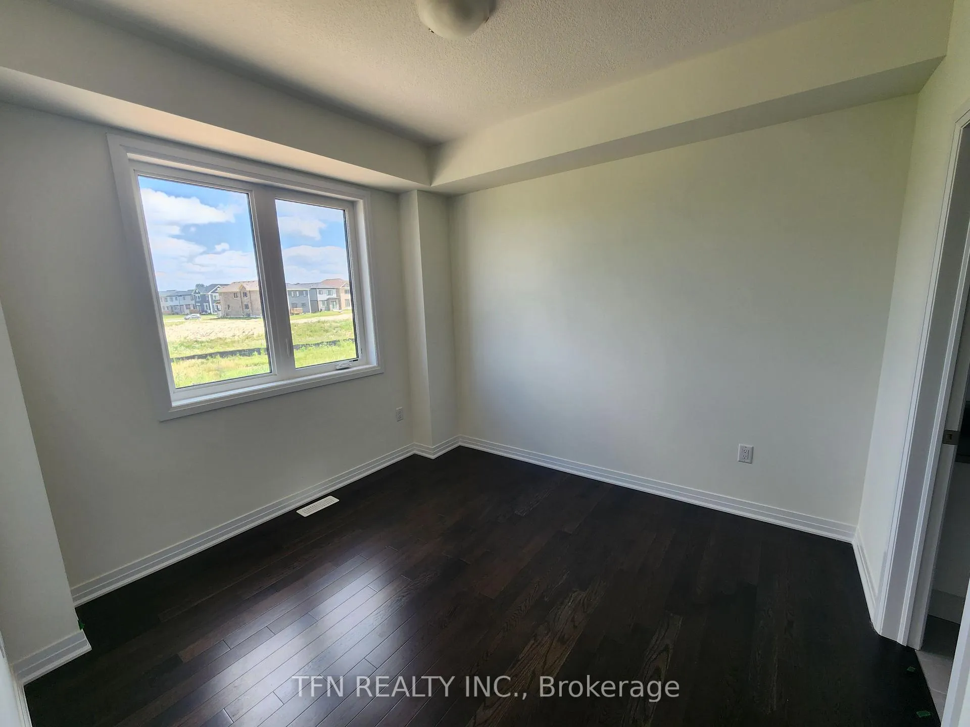 Photo 7 of 142 Holder Drive, Brantford, Empire — HOMEH