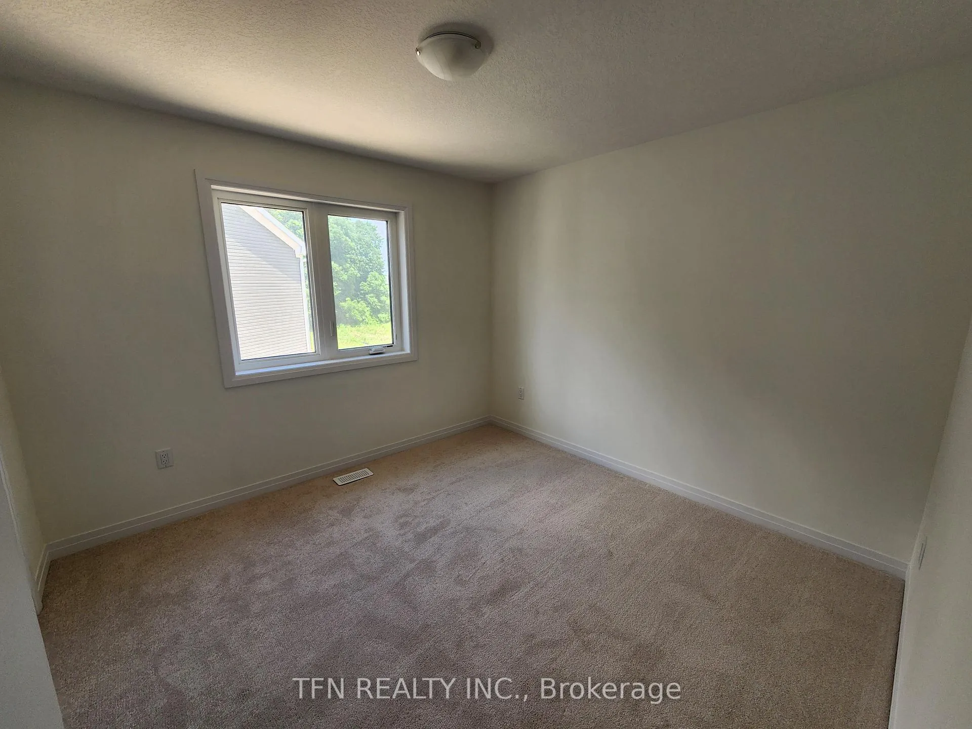 Photo 14 of 142 Holder Drive, Brantford, Empire — HOMEH