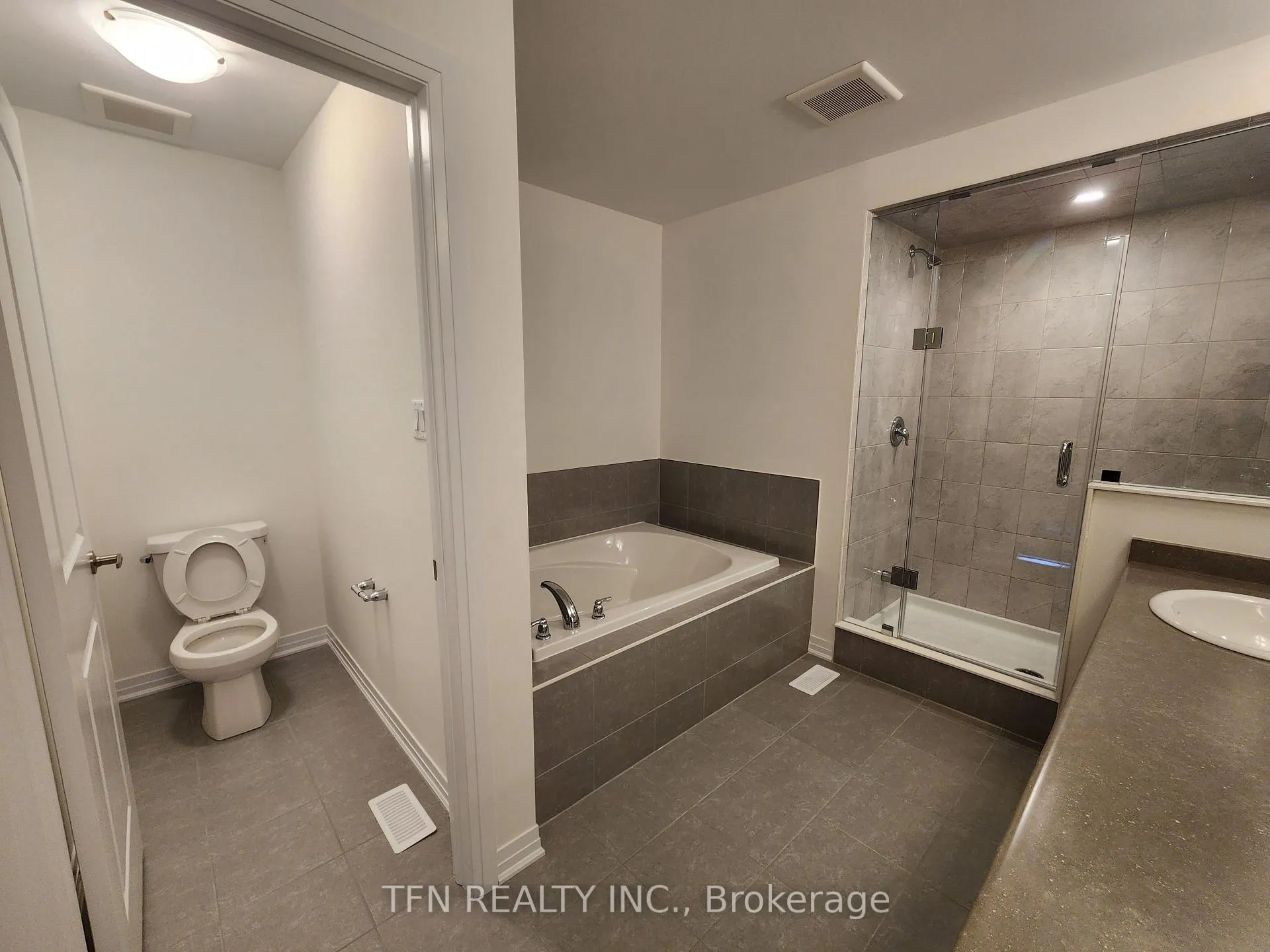 Photo 18 of 142 Holder Drive, Brantford, Empire — HOMEH