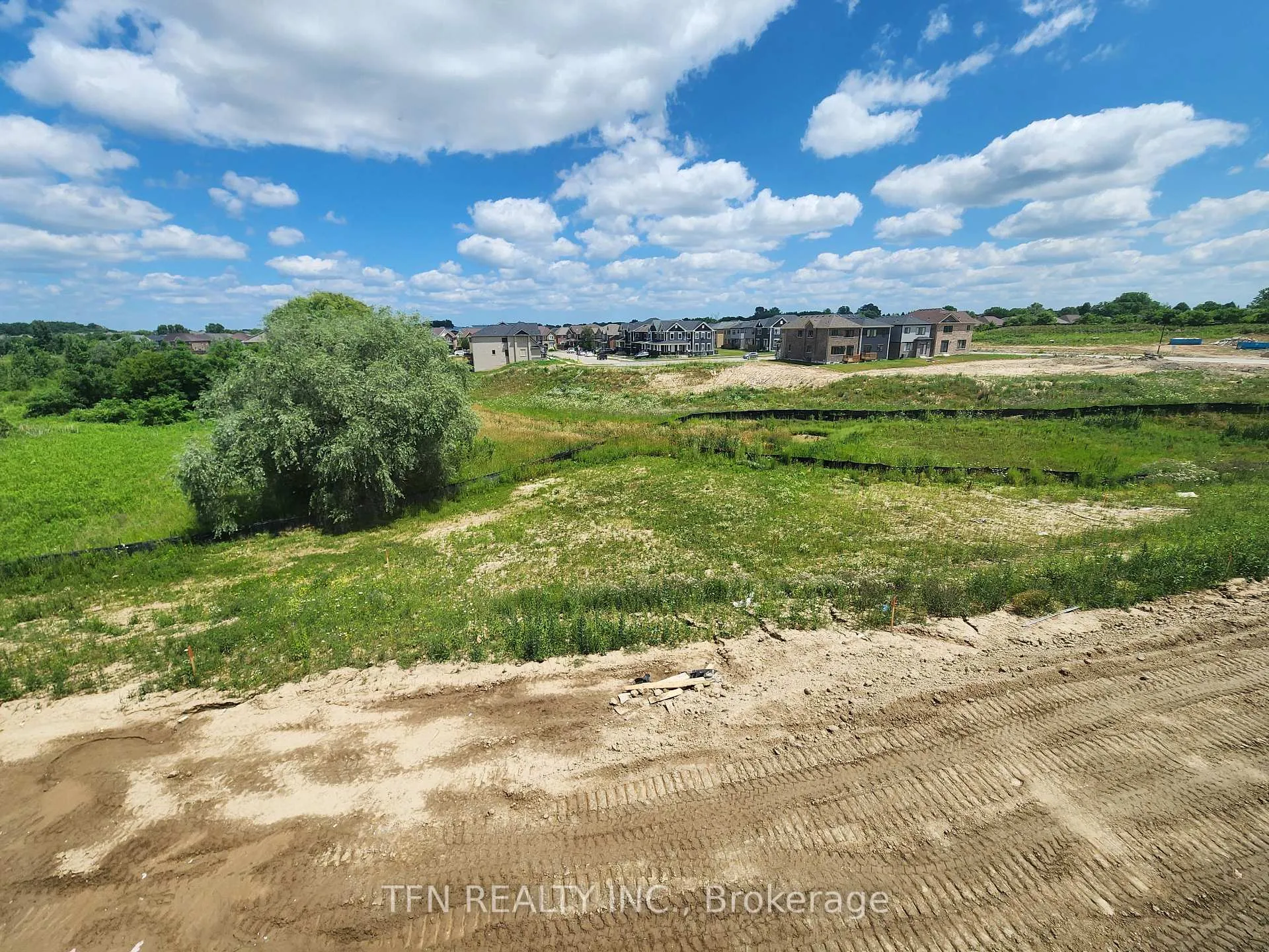 Photo 20 of 142 Holder Drive, Brantford, Empire — HOMEH