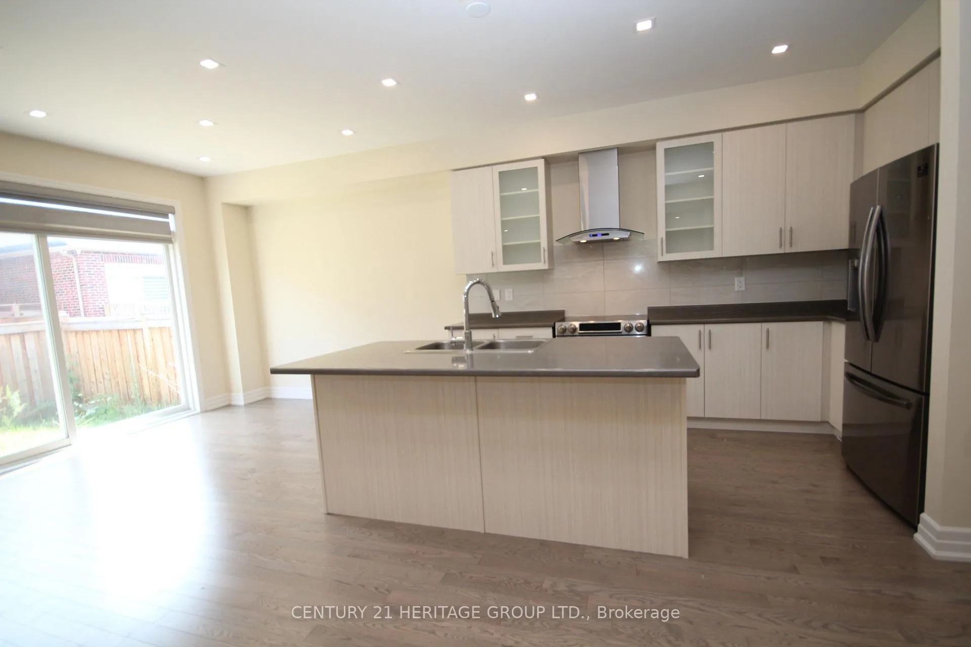 Photo 9 of 83 Kingknoll Crescent, Georgina, Keswick South — HOMEH