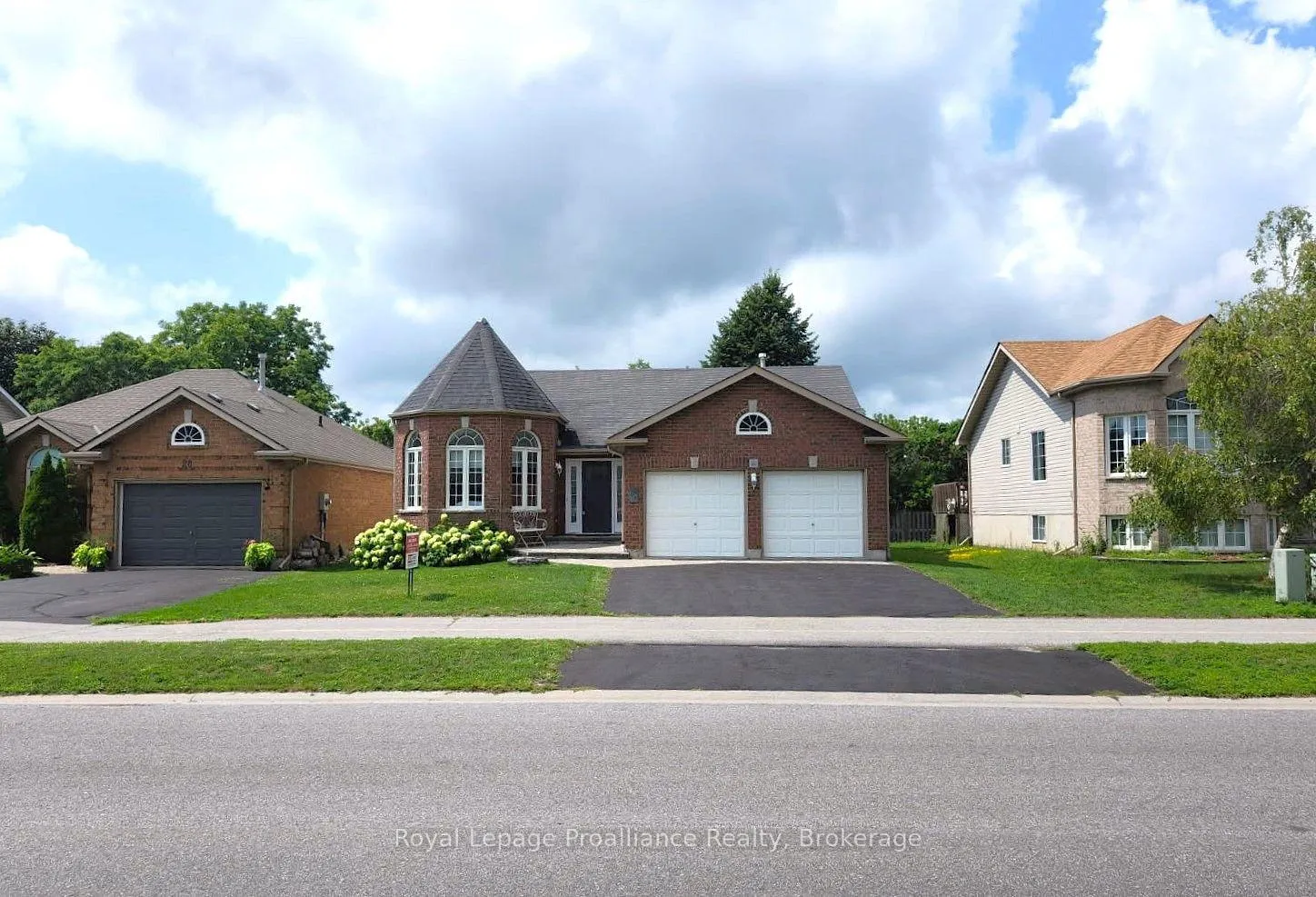 Photo 2 of 30 Heartwood Drive, Belleville, Belleville Ward — HOMEH