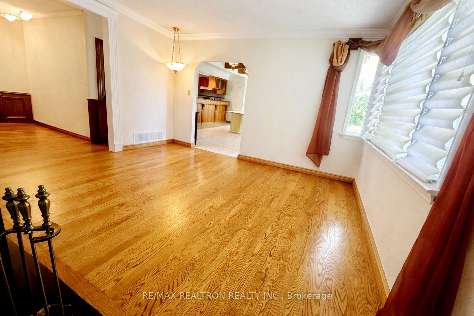 Photo 12 of 2430 King Road, King, King City — HOMEH