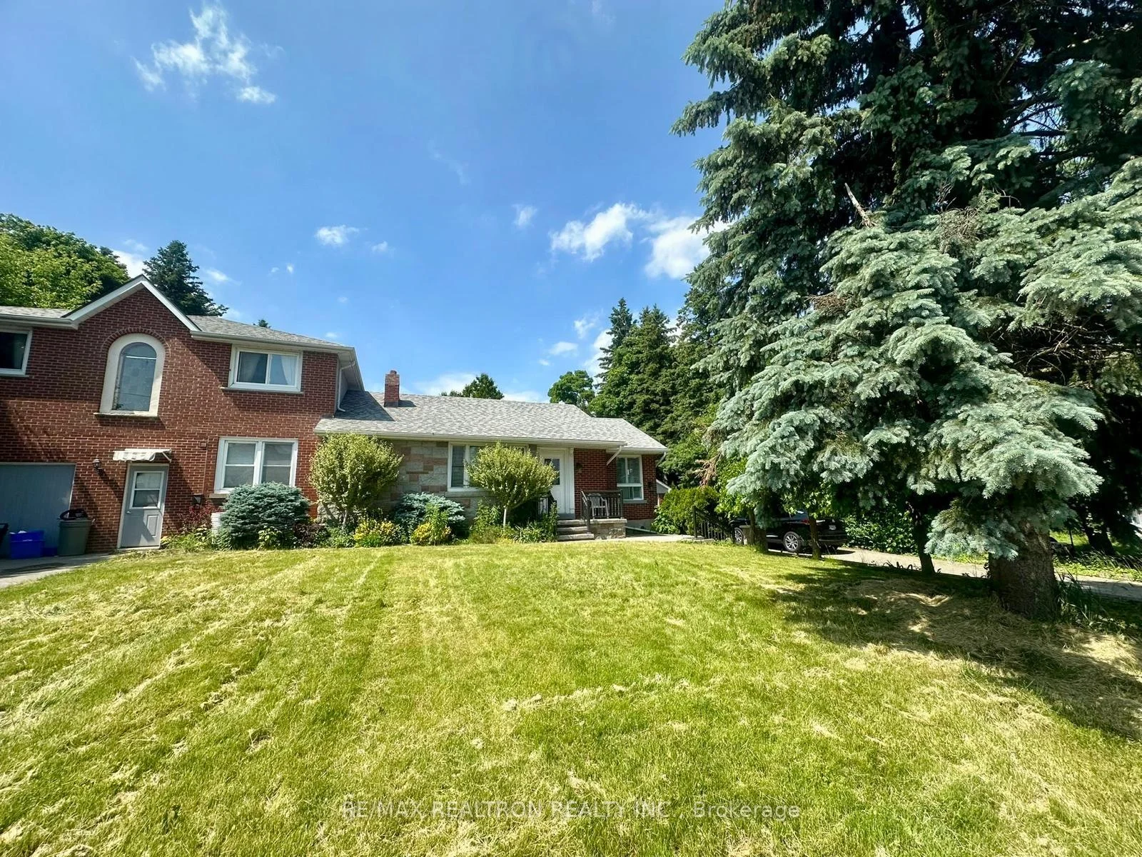 Photo 2 of 2430 King Road, King, King City — HOMEH