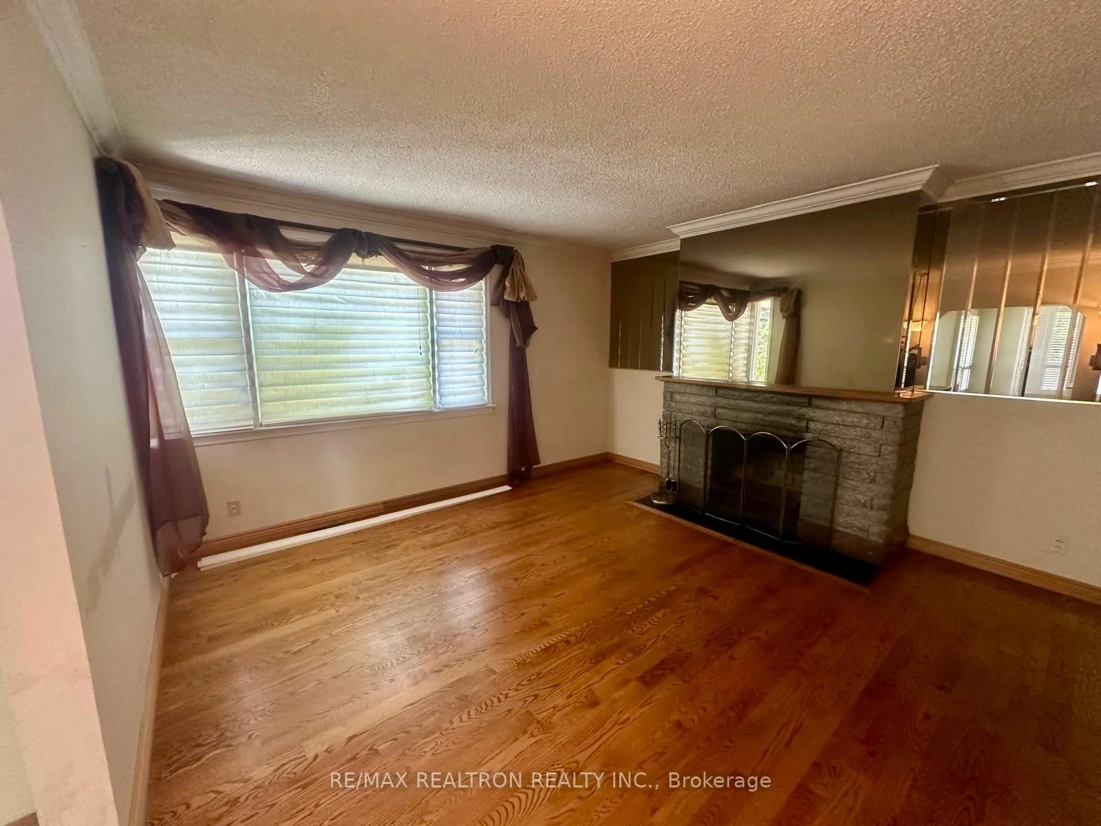 Photo 10 of 2430 King Road, King, King City — HOMEH