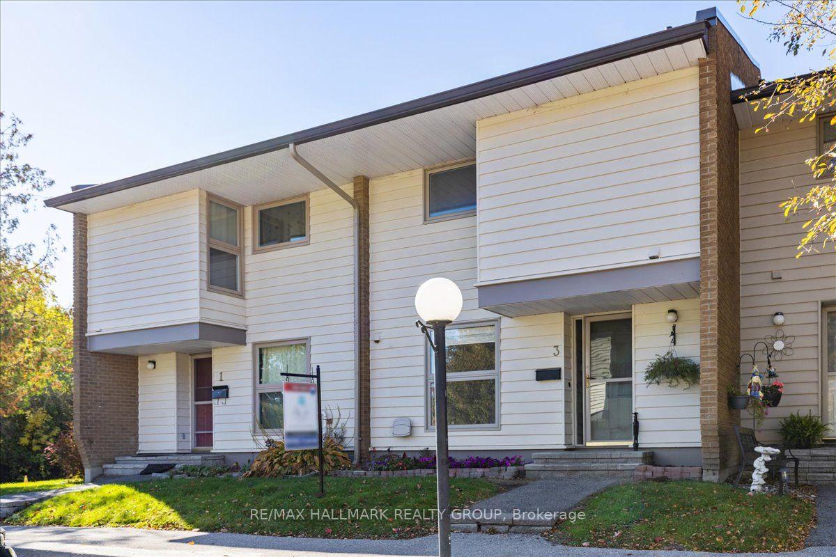 Photo 1 of 3 Carmichael Court, Ottawa, Kanata - Beaverbrook — HOMEH