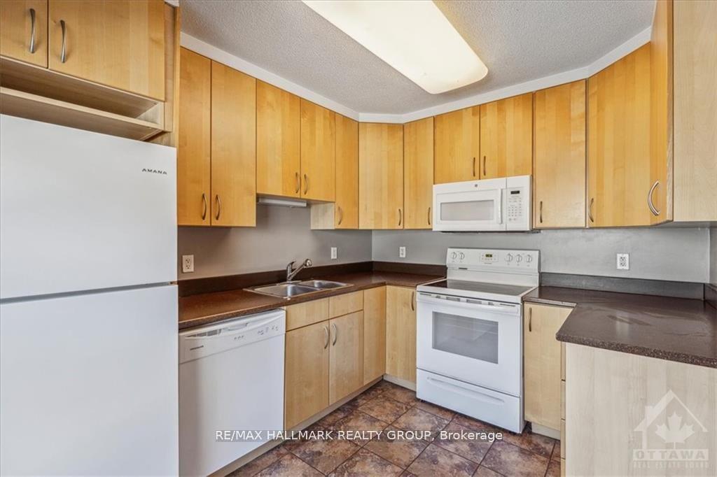 Photo 4 of 3 Carmichael Court, Ottawa, Kanata - Beaverbrook — HOMEH