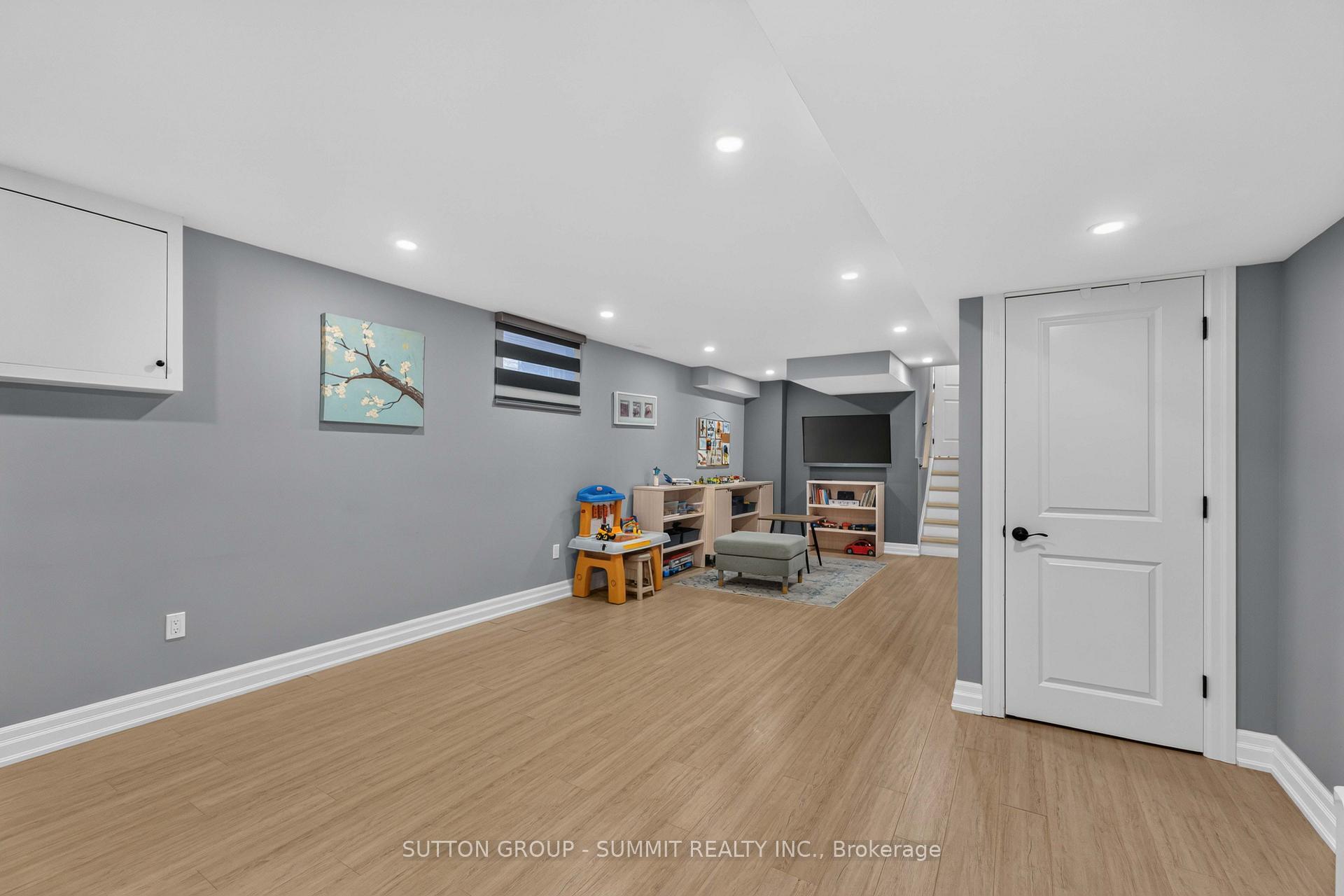 Photo 25 of 53 Greening Avenue, Hamilton, Stoney Creek — HOMEH