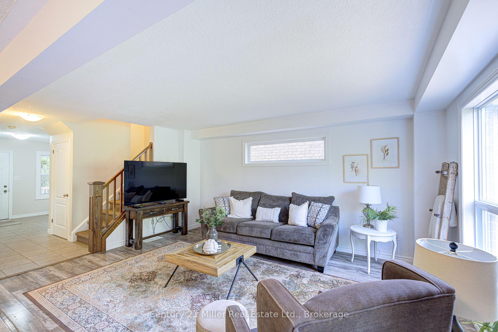 Photo 8 of 282 Carrington Drive, Guelph, Kortright West — HOMEH