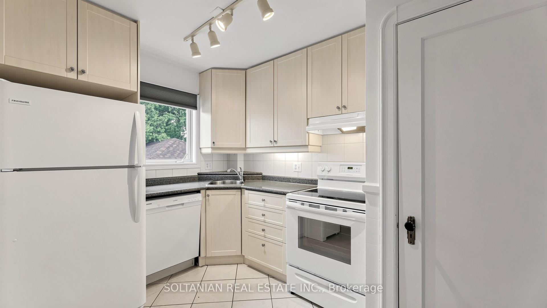 Photo 11 of 39 Fairside Avenue, Toronto, Danforth Village-East York — HOMEH