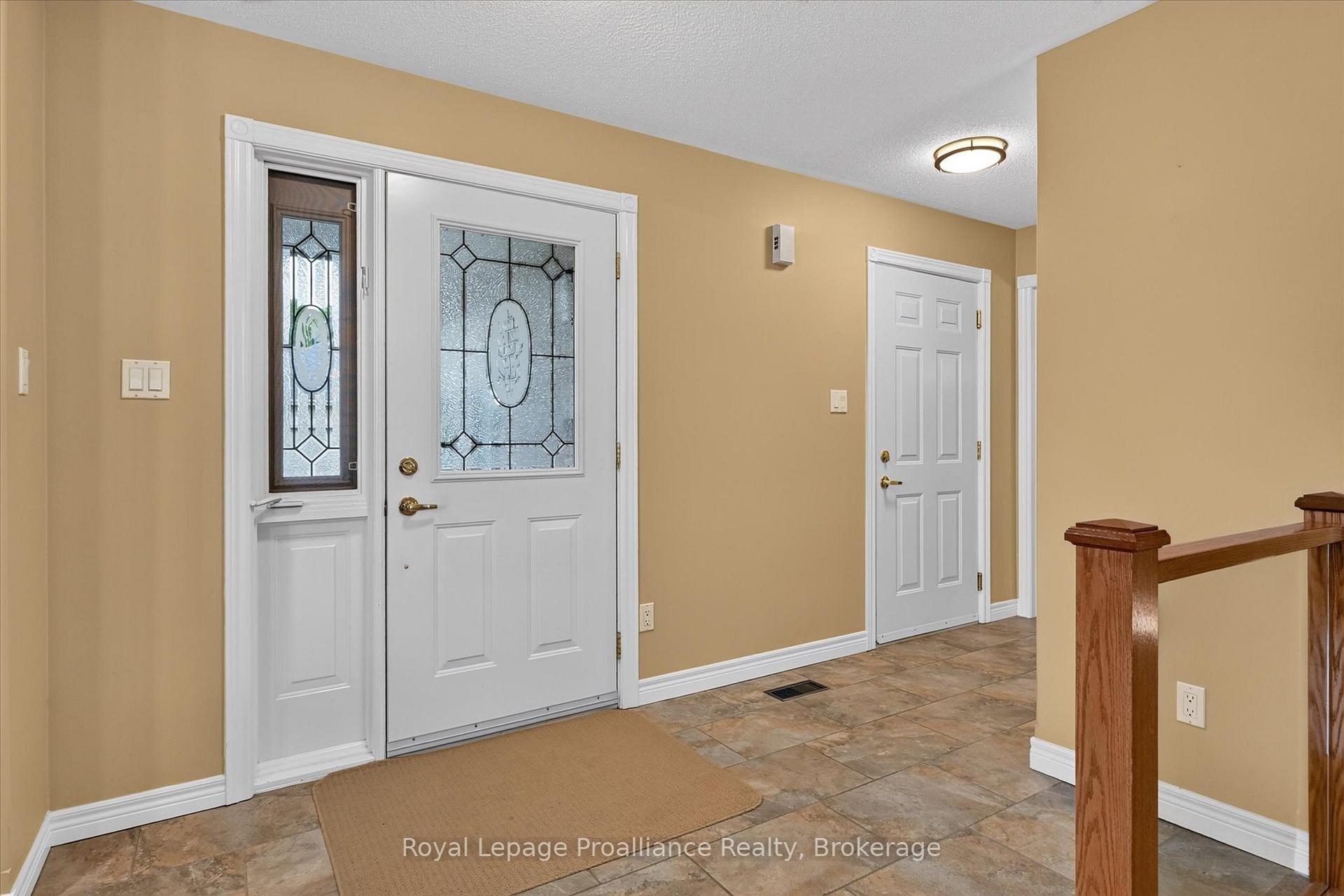 Photo 3 of Unit 507, 1742 Ravenwood Drive, Peterborough, Monaghan Ward 2 — HOMEH