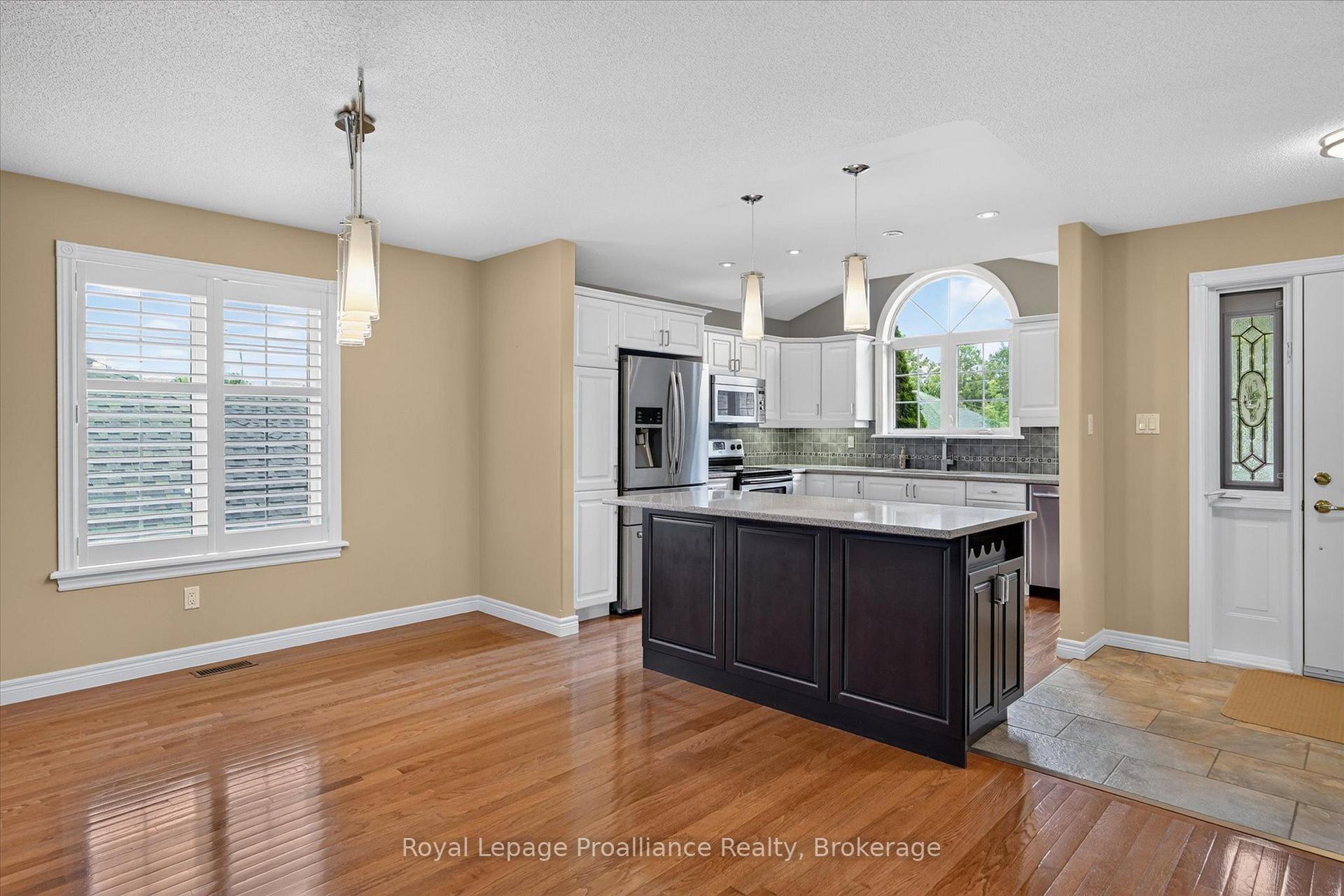 Photo 5 of Unit 507, 1742 Ravenwood Drive, Peterborough, Monaghan Ward 2 — HOMEH