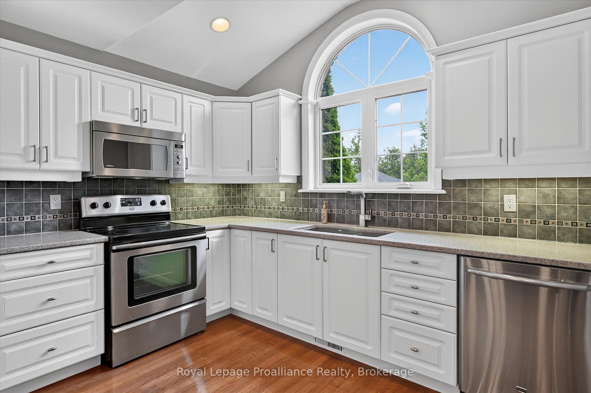 Photo 8 of Unit 507, 1742 Ravenwood Drive, Peterborough, Monaghan Ward 2 — HOMEH