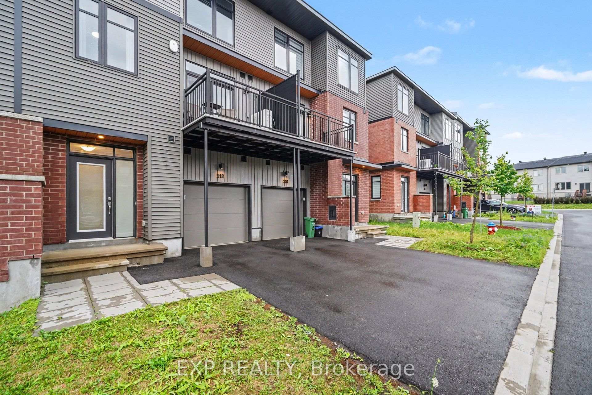 Photo 2 of 212 Tussock Private, Ottawa, Blossom Park/Kemp Park/Findlay Creek — HOMEH
