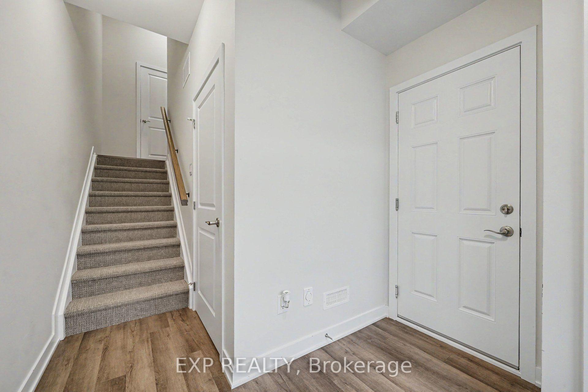 Photo 4 of 212 Tussock Private, Ottawa, Blossom Park/Kemp Park/Findlay Creek — HOMEH