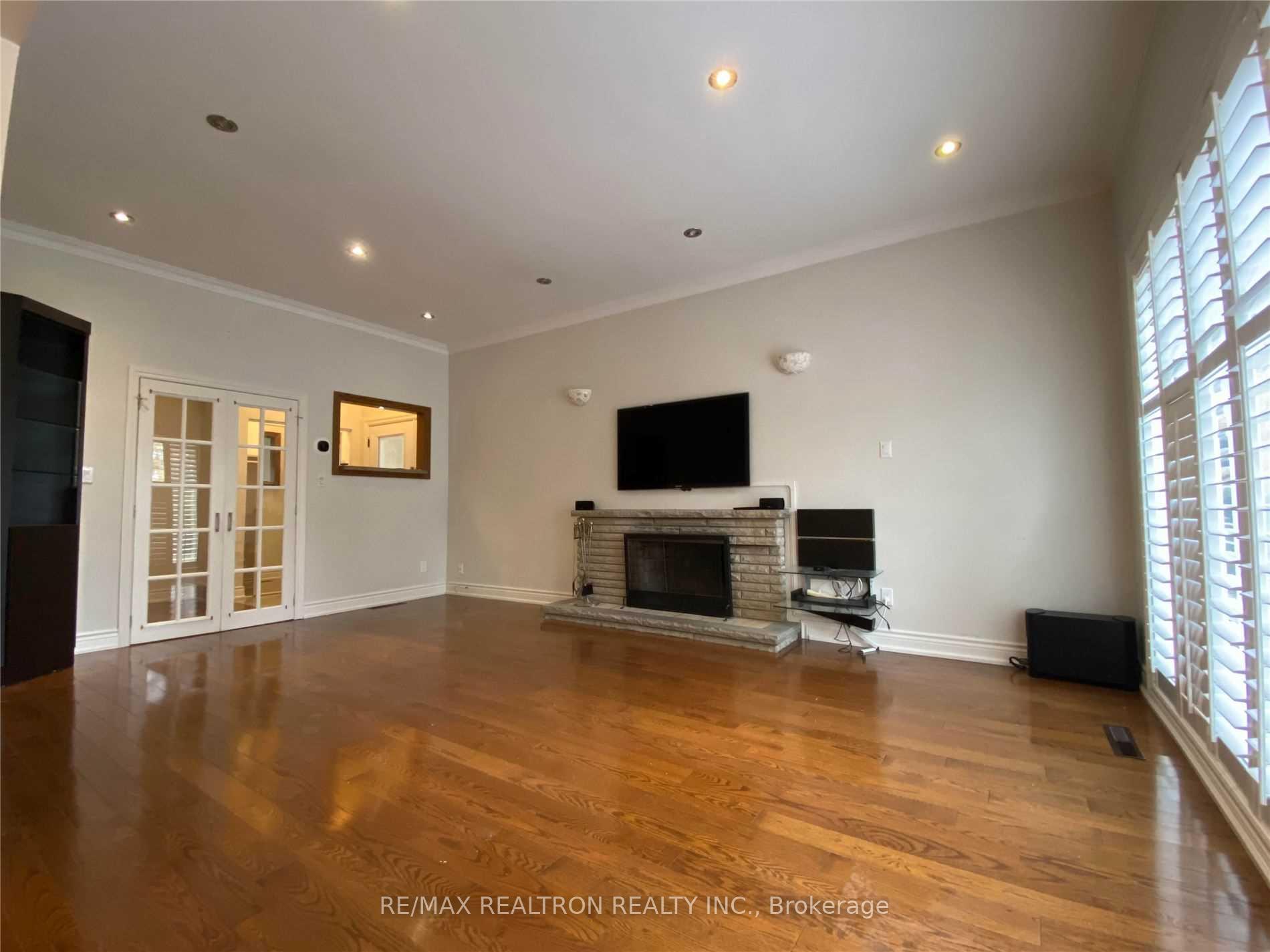 Photo 3 of 38 Bayberry Crescent, North York, Bayview Village — HOMEH
