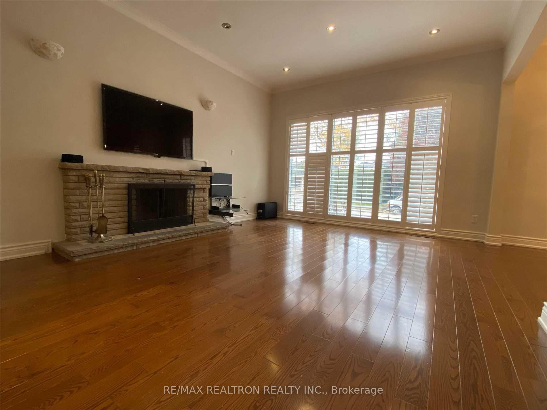 Photo 8 of 38 Bayberry Crescent, North York, Bayview Village — HOMEH