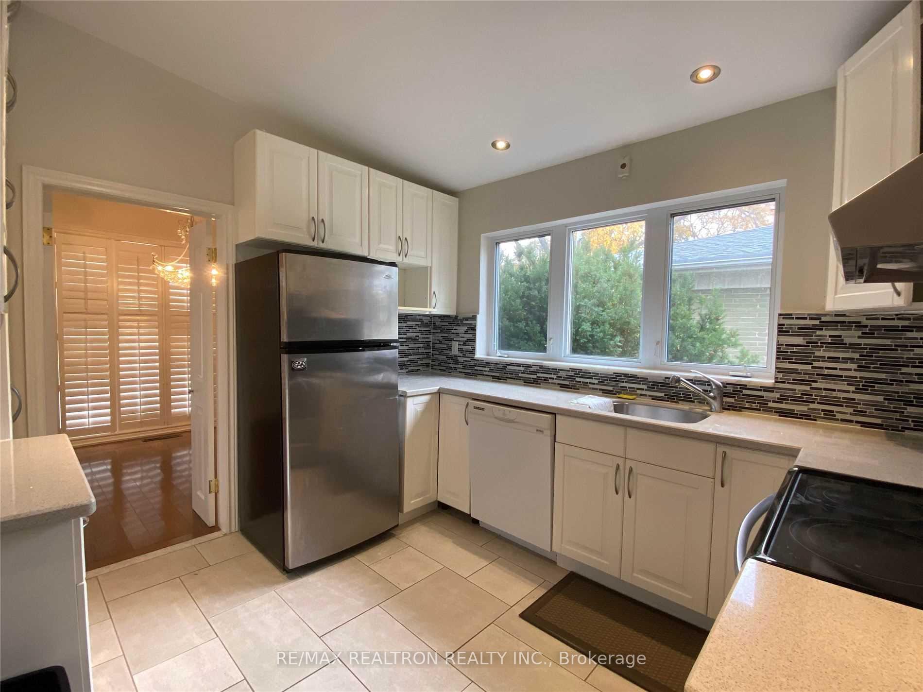Photo 10 of 38 Bayberry Crescent, North York, Bayview Village — HOMEH