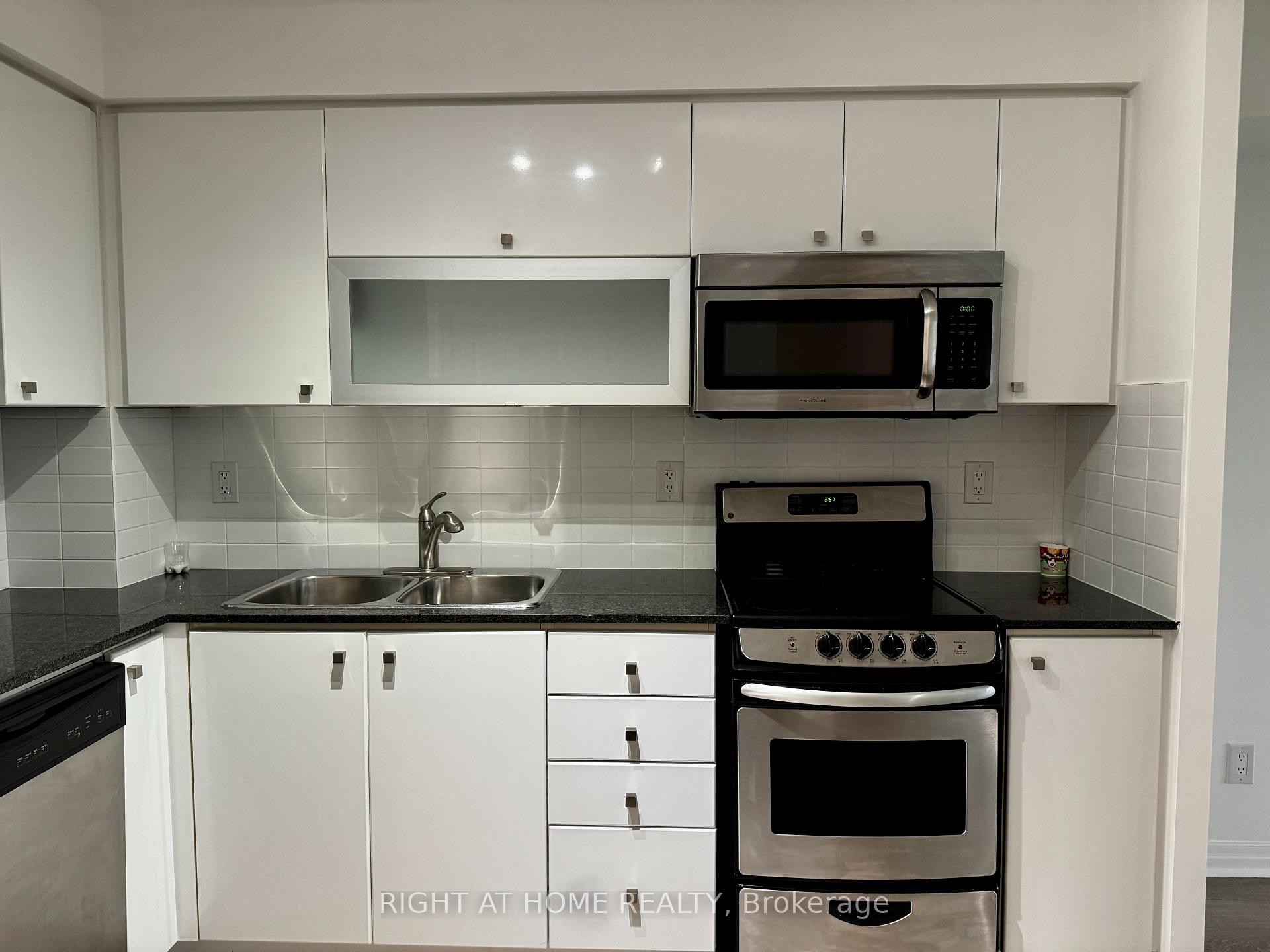 Photo 4 of Unit 1507, 2015 Sheppard Avenue E, North York, Henry Farm — HOMEH
