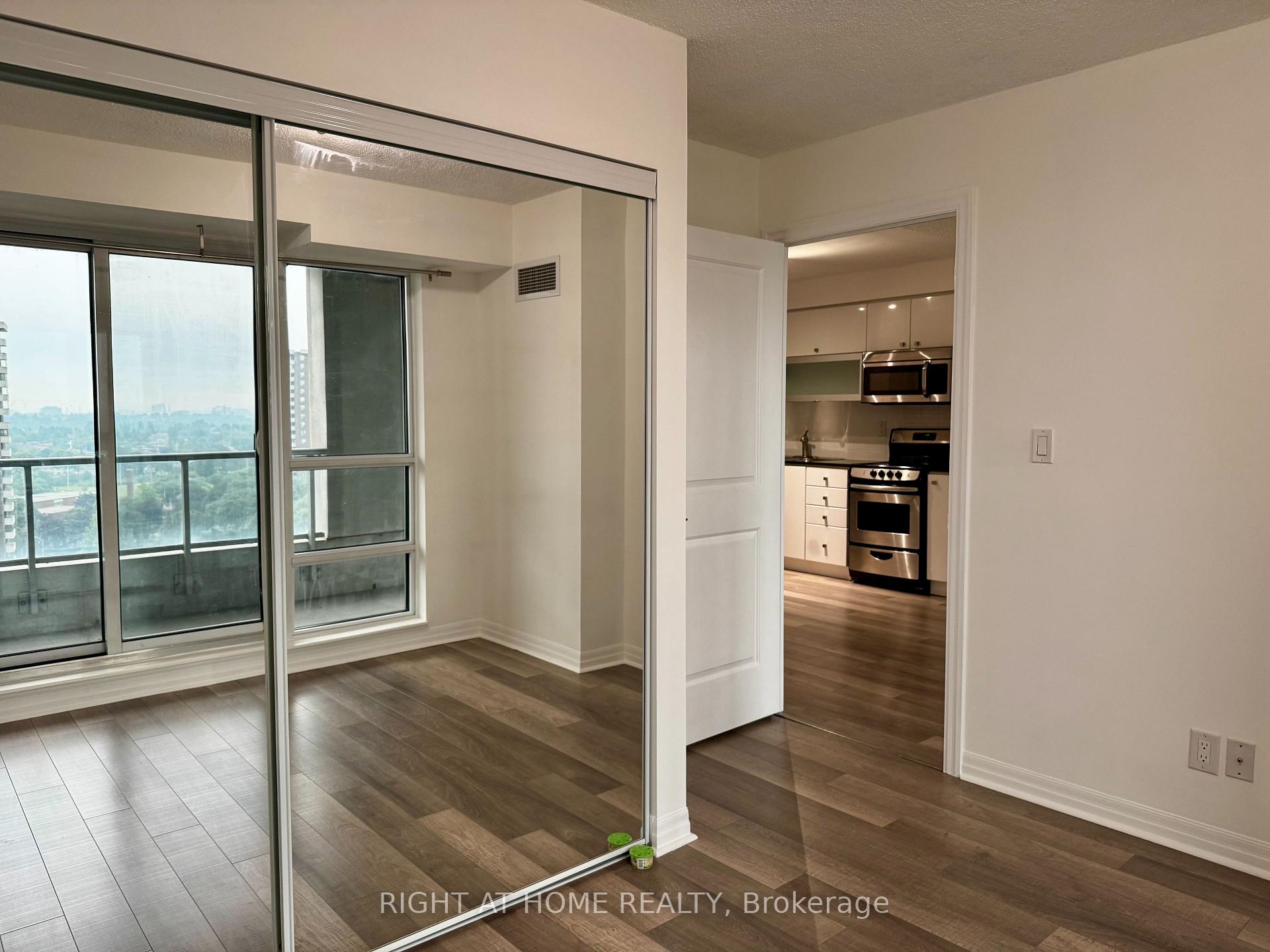 Photo 6 of Unit 1507, 2015 Sheppard Avenue E, North York, Henry Farm — HOMEH