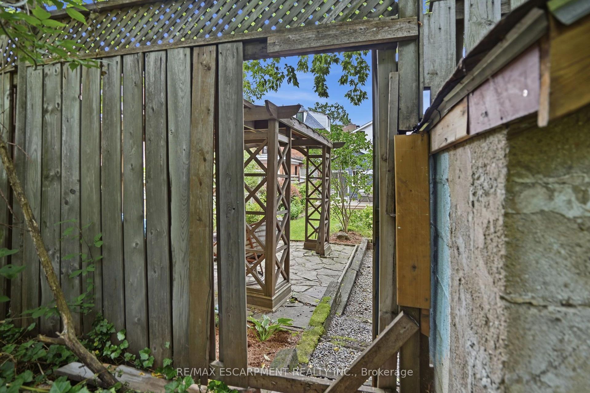 Photo 48 of 62 Alanson Street, Hamilton, Stinson — HOMEH