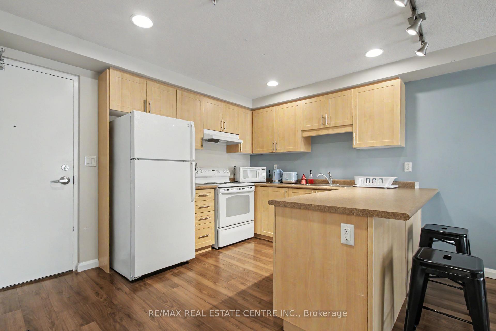 Photo 16 of 96 University Avenue W, Waterloo, Beechwood/University — HOMEH