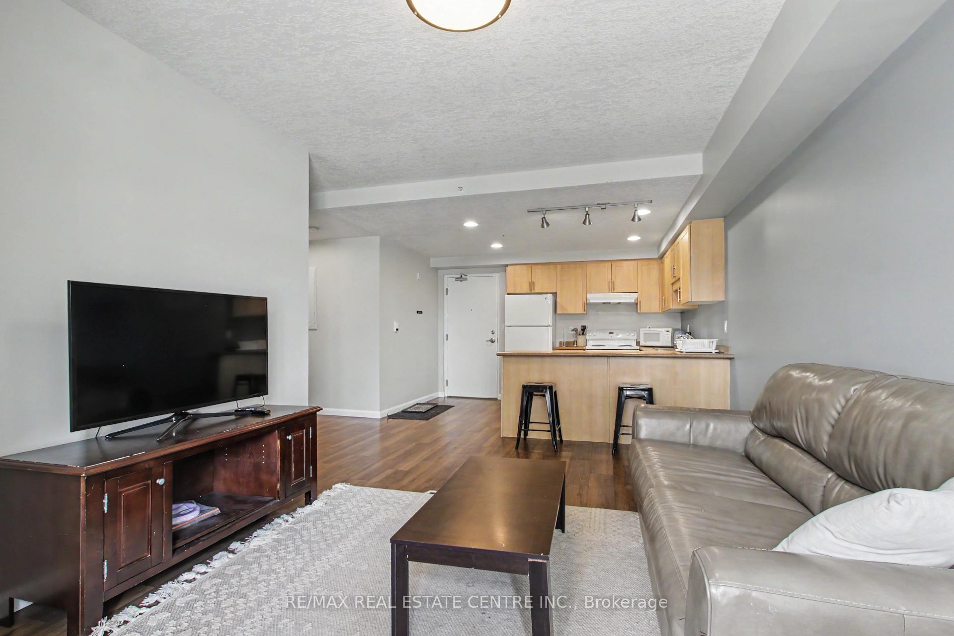 Photo 18 of 96 University Avenue W, Waterloo, Beechwood/University — HOMEH