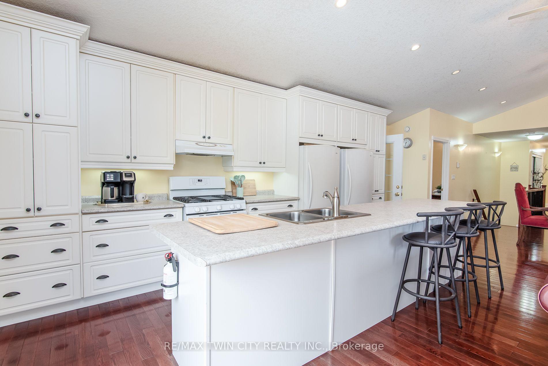 Photo 5 of 190 Laschinger Boulevard, Wilmot, New Hamburg — HOMEH